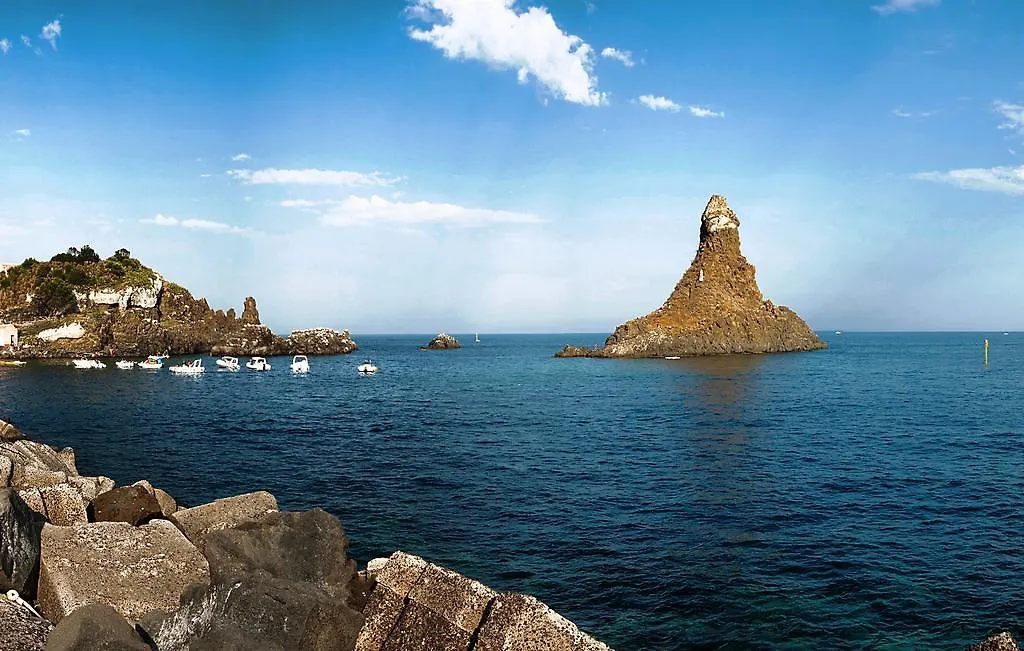 Feriehus Casa Vacanze Un Rifugio Nel Mare Villa Aci Castello Italien