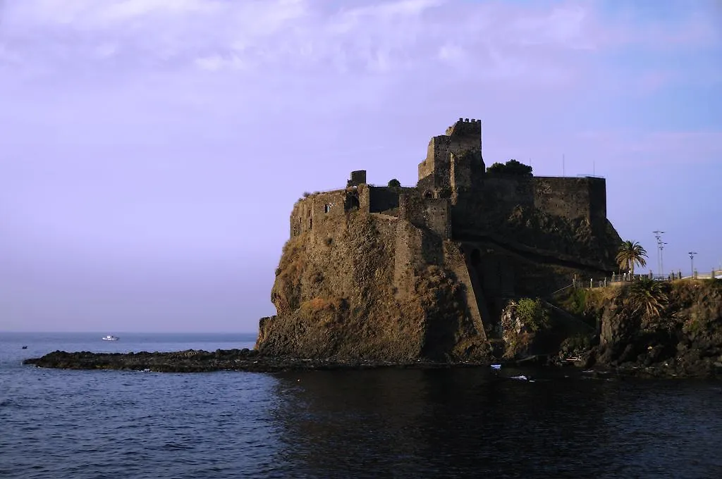 Casa Vacanze Un Rifugio Nel Mare Villa Aci Castello Feriehus